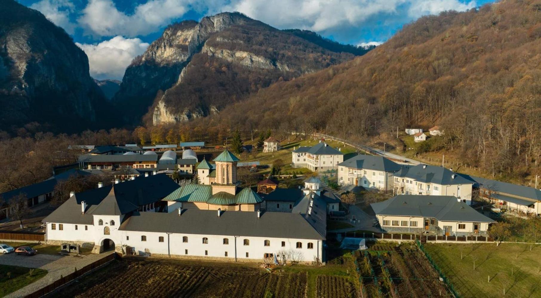 Pensiunea Tobo Baia de Fier Exteriör bild